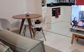 Quarto e sala silencioso em Copacabana